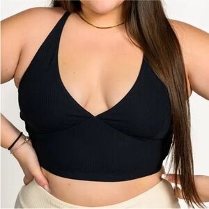 CITTA ACTIVEWEAR Black V-Neck sports bra cris-cross back